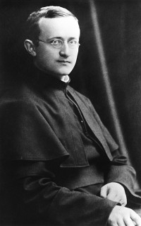 1910 - Peu de temps après son ordination sacerdotale
